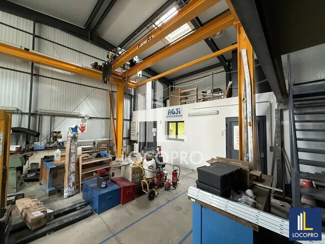 Location Local d'activités 430 m²