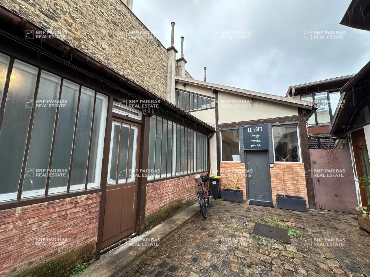 Office in Vincennes for sale Building Photo- Image 1 of 12