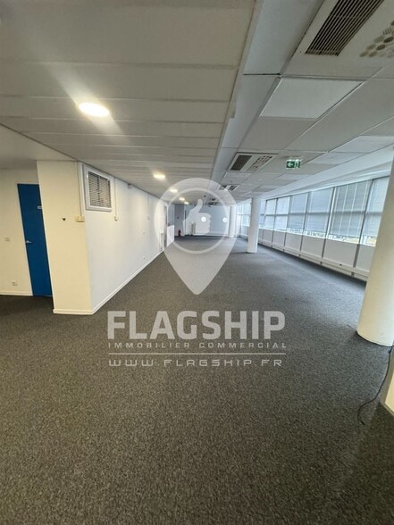 Office in Pantin to rent - Building Photo - Image 2 of 7