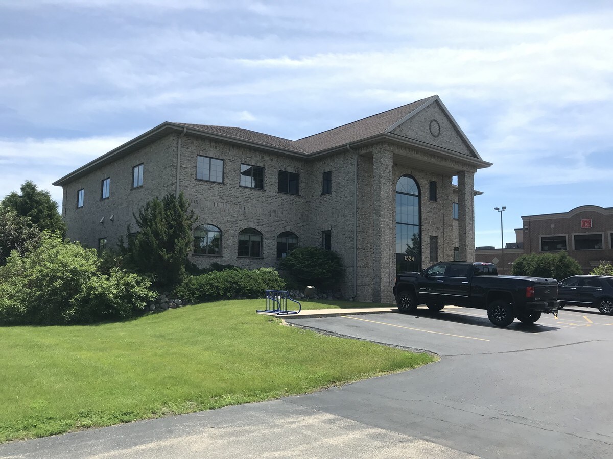 1524 S Commercial St, Neenah 54956