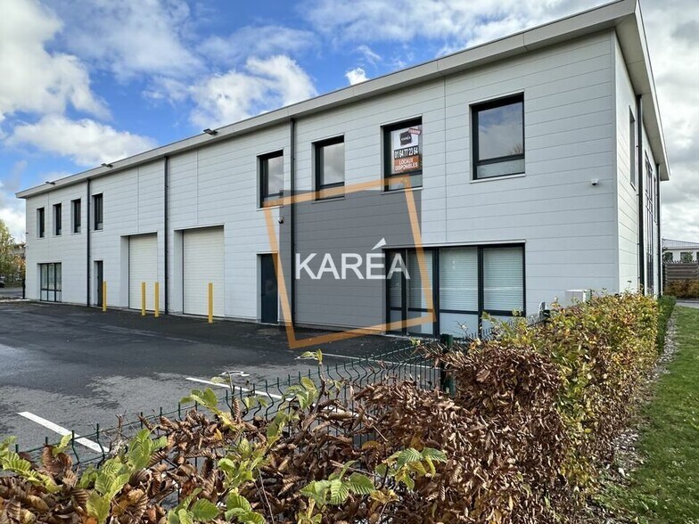 Light Industrial in Serris to rent - Building Photo - Image 1 of 5