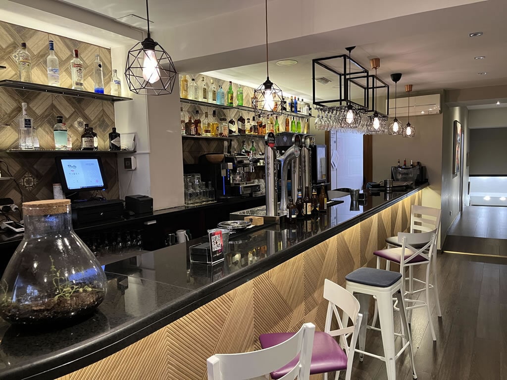 Retail in Madrid, Madrid to rent Building Photo- Image 1 of 2