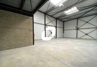 Light Industrial in Aubergenville for sale Interior Photo- Image 2 of 6