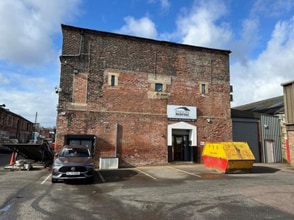 Dale St, Ossett to rent Building Photo- Image 1 of 1