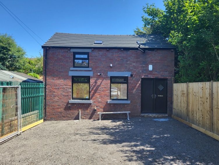 1 Pingot Ln, Glossop to rent Primary Photo- Image 1 of 2