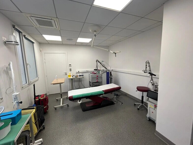 Office in Marseille for sale - Building Photo - Image 2 of 11