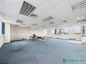 90-100 Collingdon St, Luton to rent Interior Photo- Image 1 of 23