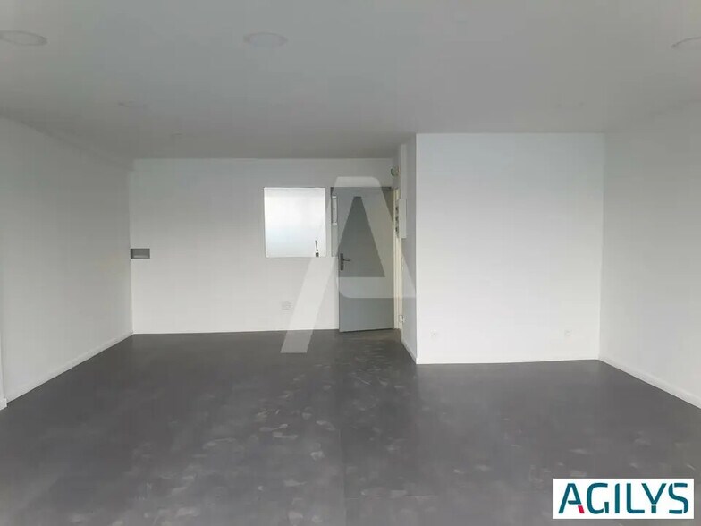 Light Industrial in Champigny-sur-Marne to rent - Interior Photo - Image 2 of 6