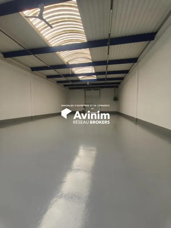Location Entrepôt 521 m² - Photo 1