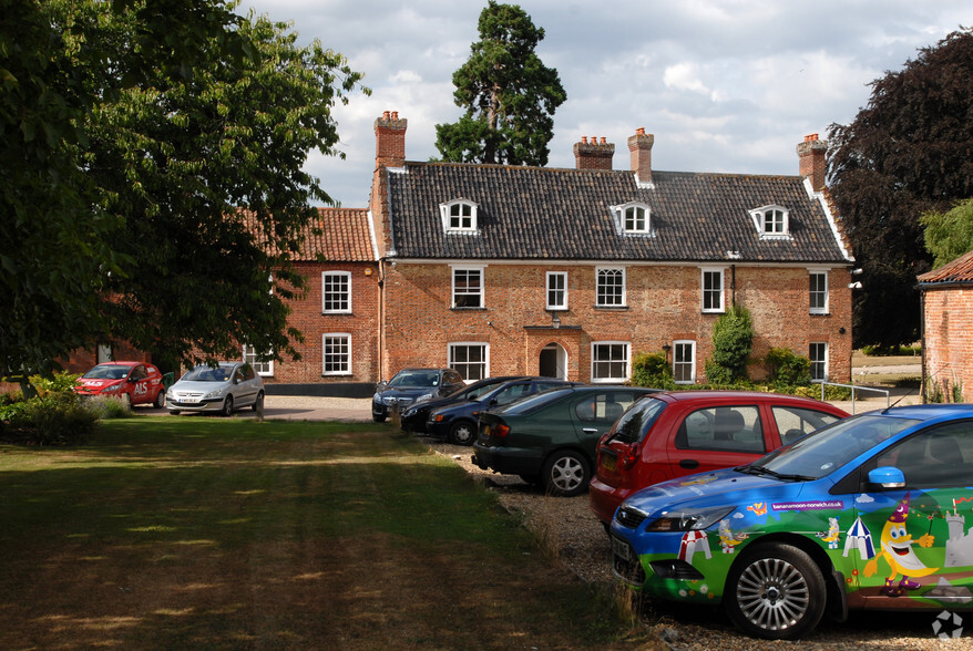 Bowthorpe Hall Rd, Norwich for sale - Primary Photo - Image 1 of 8