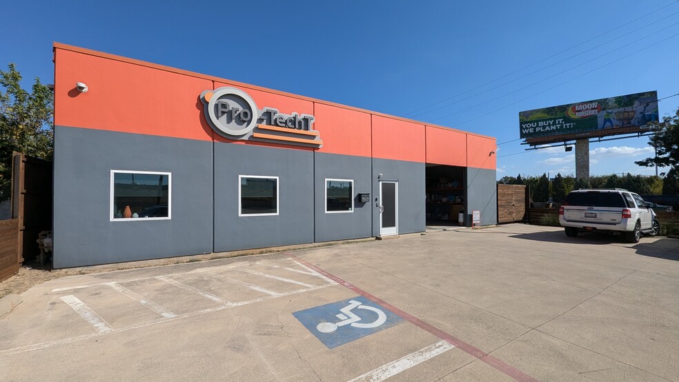 1942 N IH 35E/Stemmons Fwy, Carrollton, TX for rent - Building Photo - Image 1 of 15