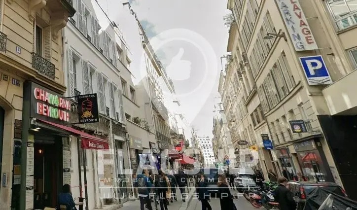Retail in Paris to rent - Building Photo - Image 2 of 2