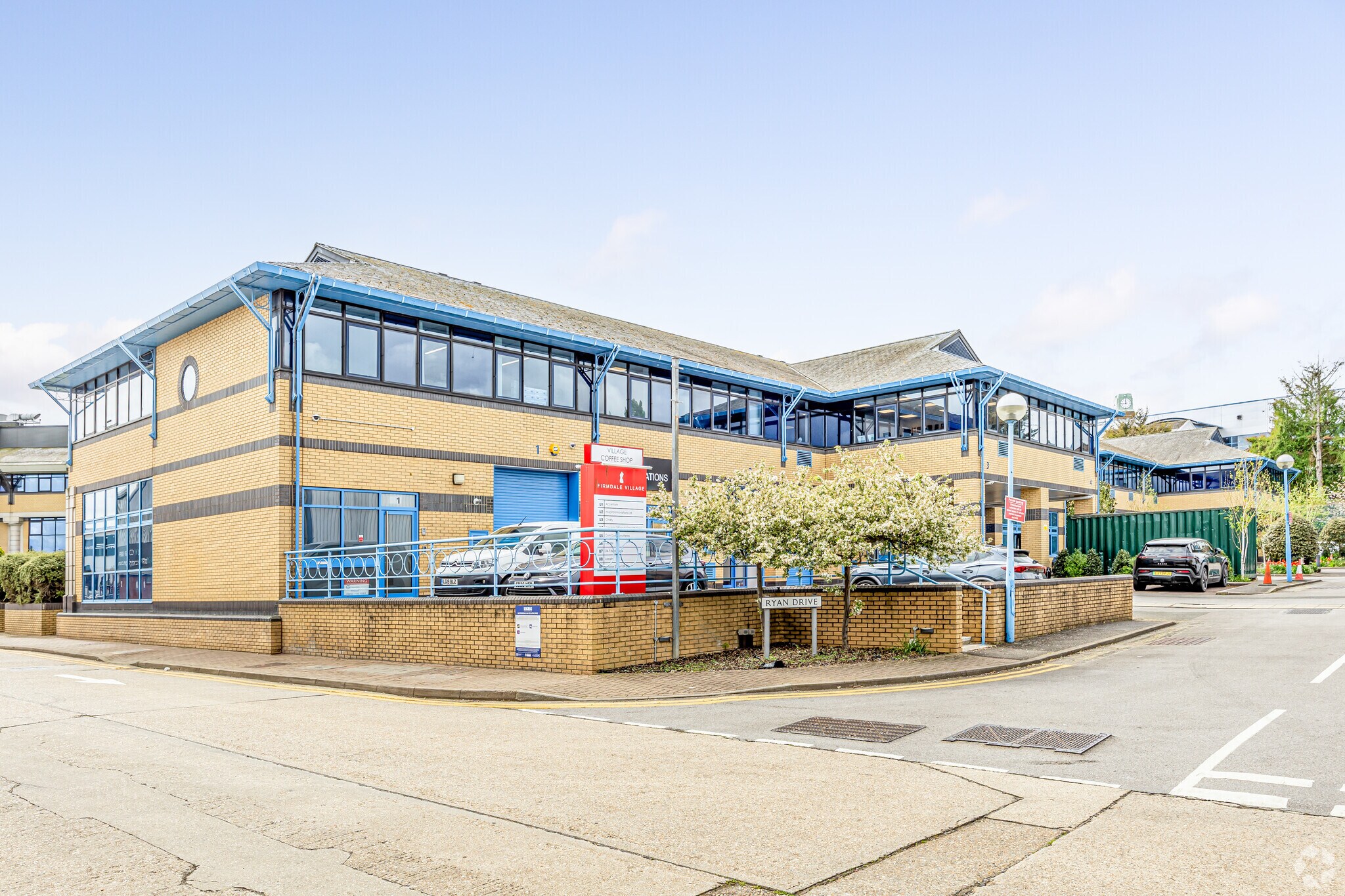 1-7 Ryan Dr, Brentford to rent Primary Photo- Image 1 of 29