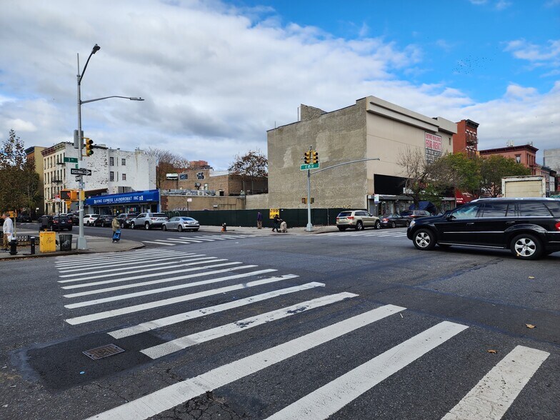 2102 3rd Ave, New York, NY for rent - Building Photo - Image 3 of 3