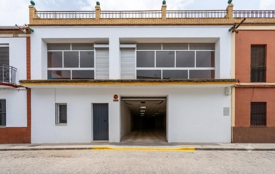 Calle Alfarería, 62, Pilas, Sevilla for sale - Primary Photo - Image 1 of 16