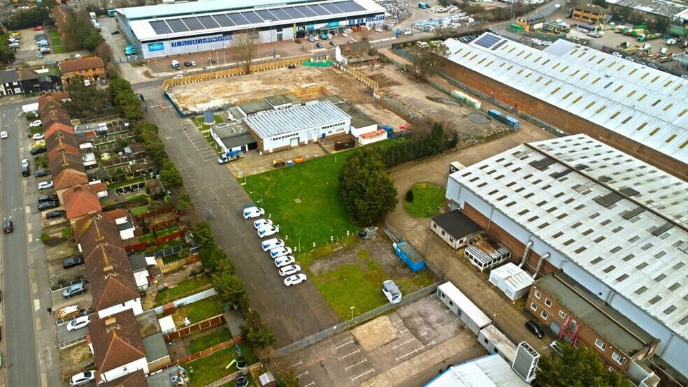 22-42 Freshwater Rd, Dagenham to rent - Building Photo - Image 2 of 12