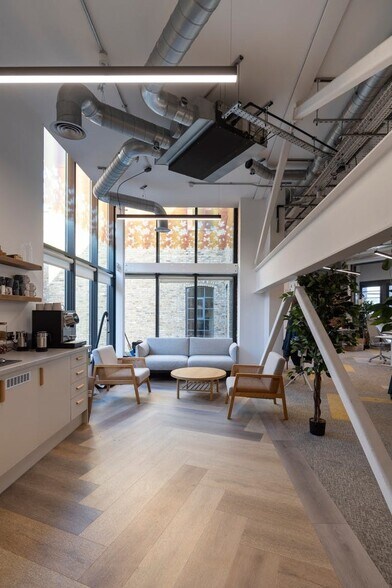 10 York Way, London to rent - Building Photo - Image 2 of 19
