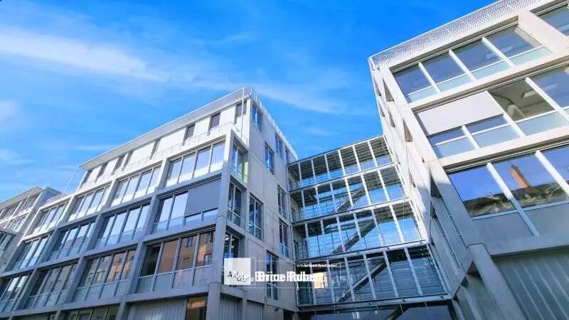 Office in Villeurbanne to rent Building Photo- Image 1 of 36