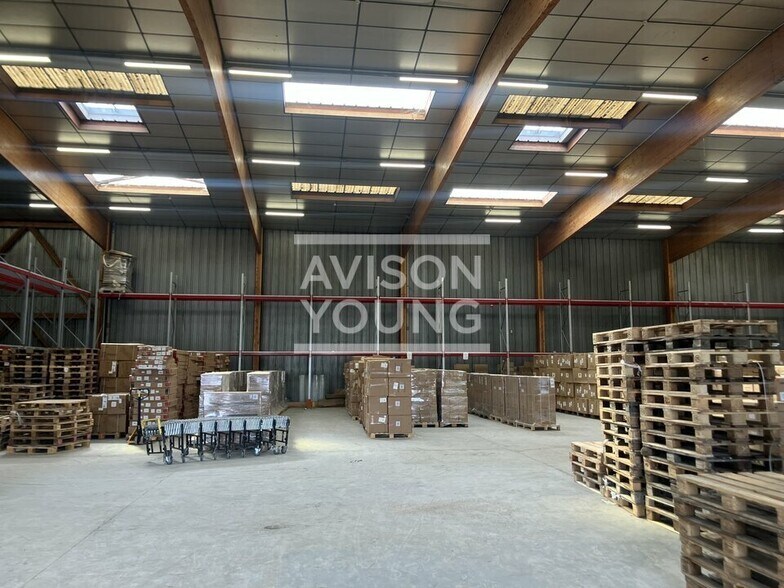 Industrial in Aulnay Sous Bois to rent - Interior Photo - Image 2 of 7
