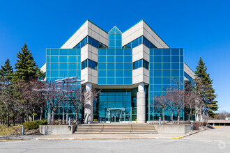 555 Boul Dr-Frederik-Philips, Montréal, QC for rent Building Photo- Image 1 of 7