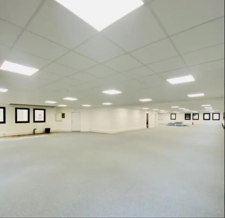 Office in Villeurbanne for sale Interior Photo- Image 1 of 5