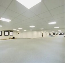 Office in Villeurbanne for sale Interior Photo- Image 1 of 5