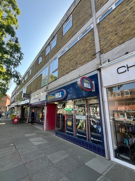 88 High St, Banstead to rent - Building Photo - Image 2 of 6