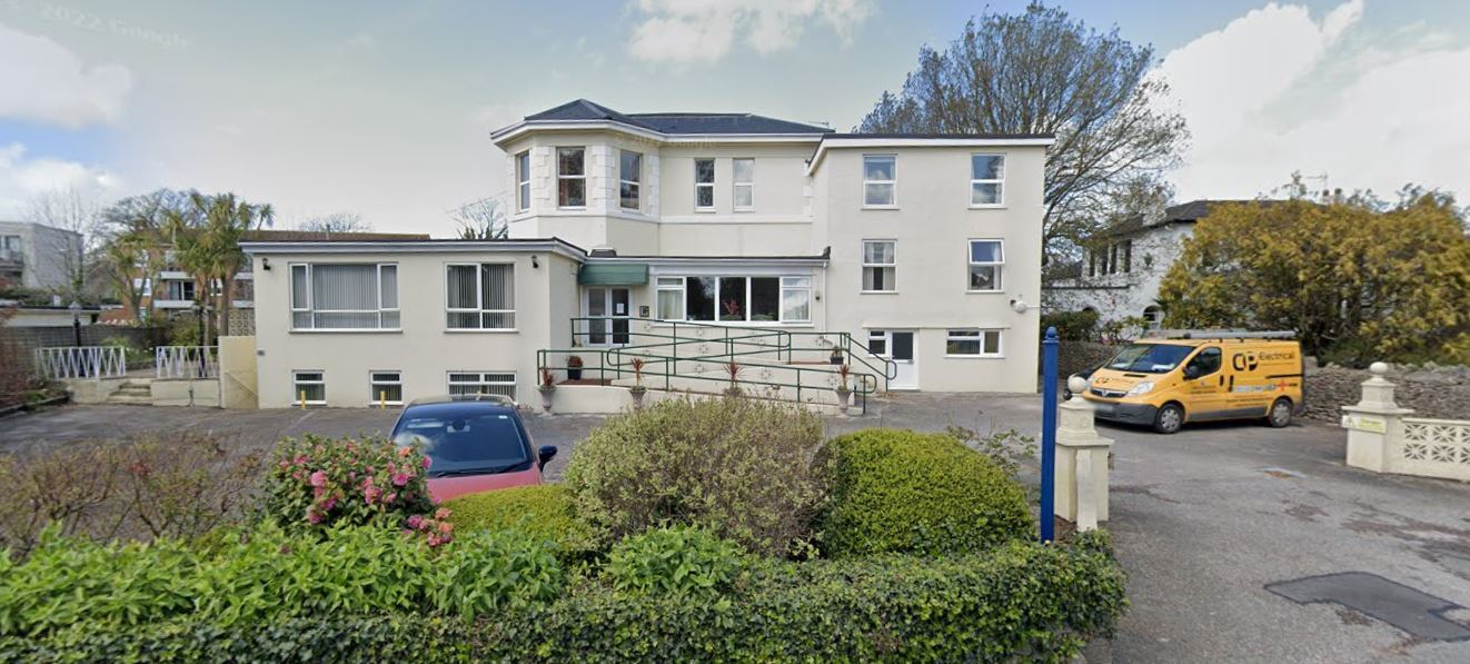 4 Manor Rd, Torquay for sale Primary Photo- Image 1 of 1