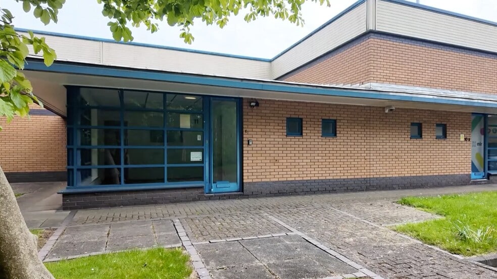 Beeston Ct, Runcorn to rent - Building Photo - Image 2 of 2