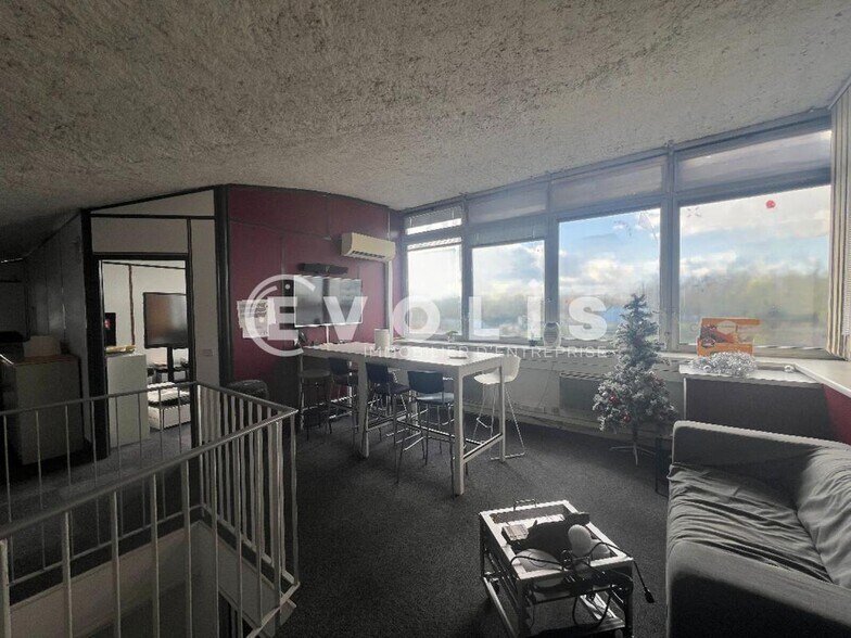 Office in Sucy-en-Brie to rent - Interior Photo - Image 3 of 6