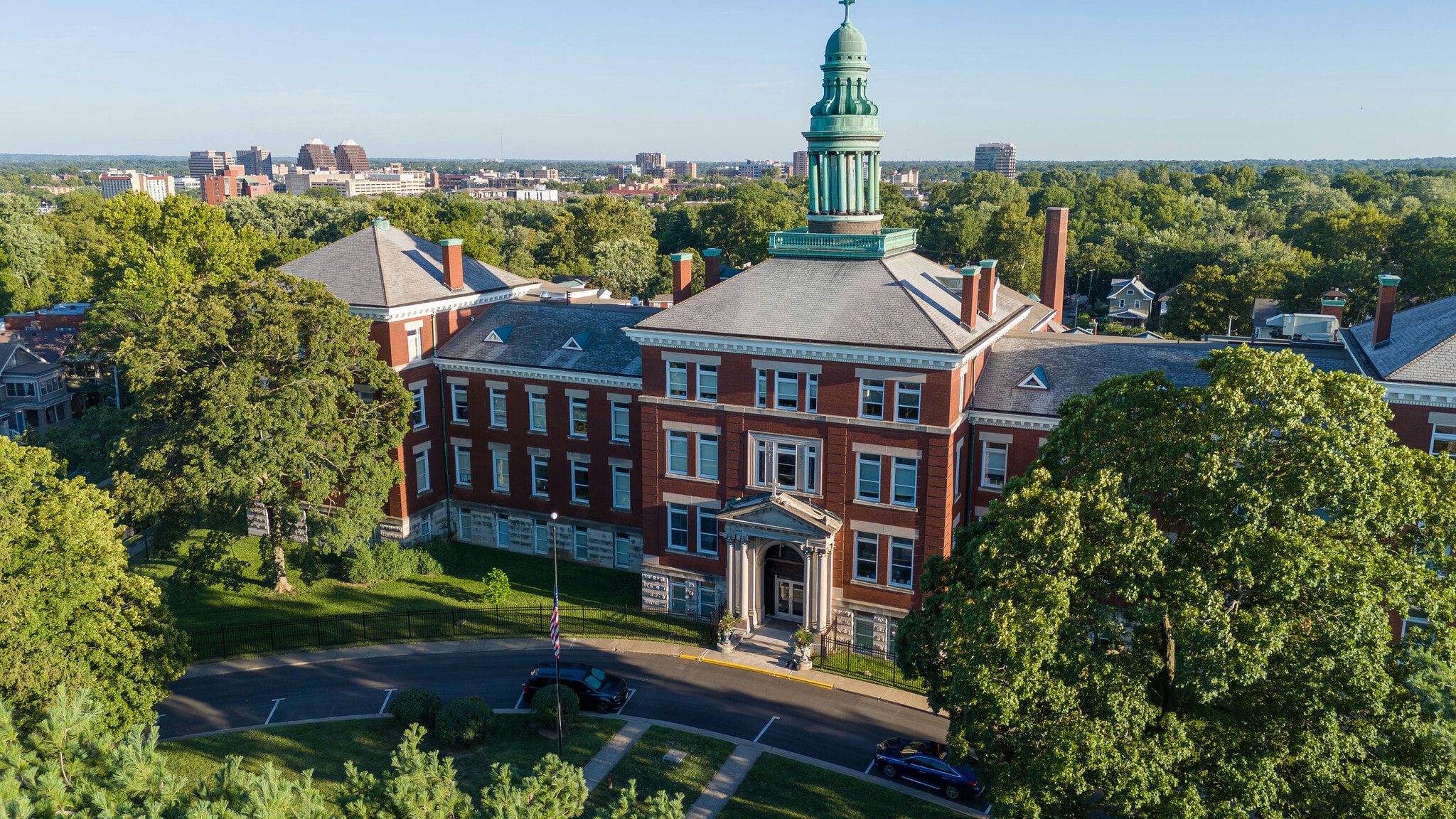 1111 W 39th St, Kansas City, MO to rent Primary Photo- Image 1 of 12