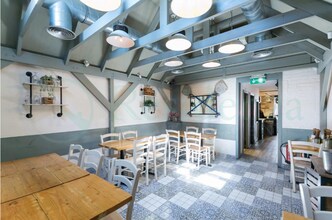 195 St. John's Hl, London to rent Interior Photo- Image 1 of 10