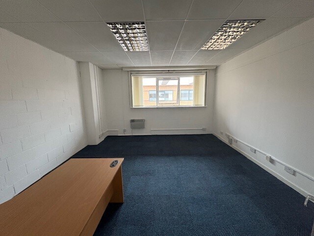 Price St, Birkenhead to rent - Interior Photo - Image 2 of 10