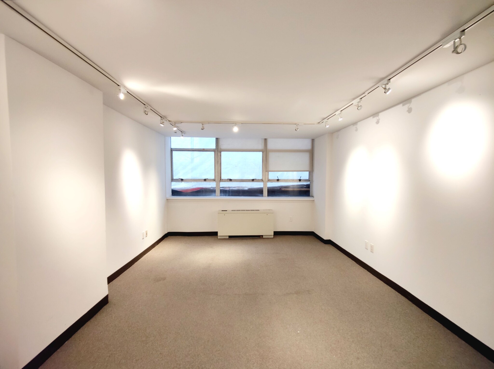 155 E 55th St, New York, NY for rent Interior Photo- Image 1 of 6