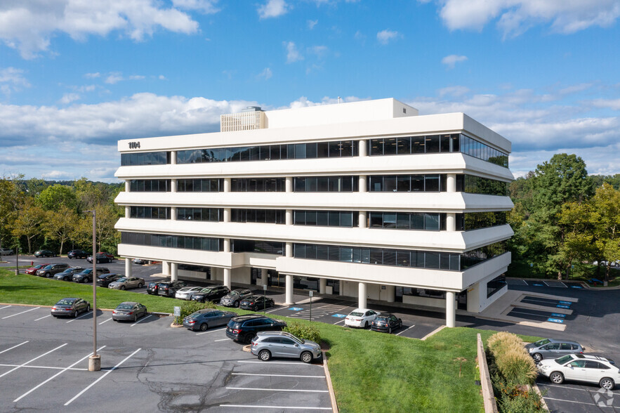 1104 Kenilworth Dr, Towson, MD for rent - Building Photo - Image 1 of 6