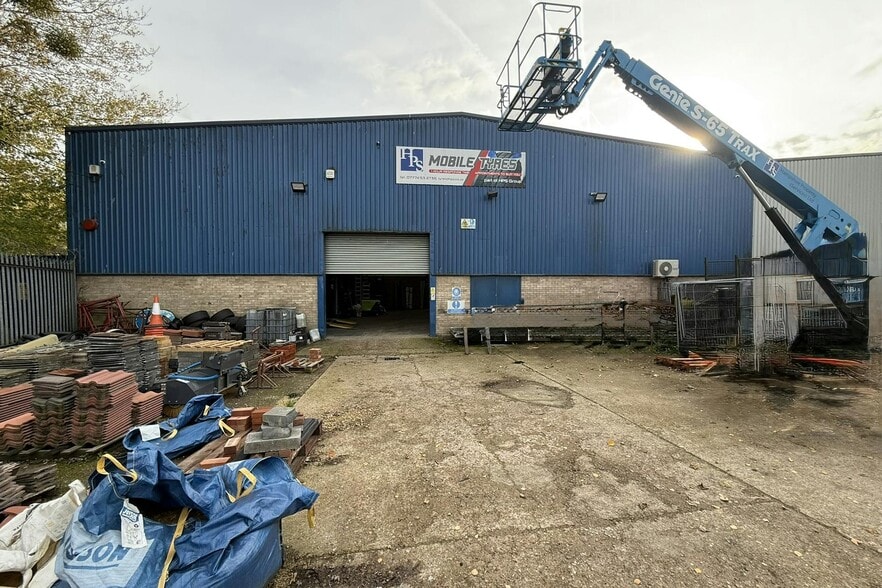 Tower Ln, Eastleigh to rent - Building Photo - Image 3 of 3