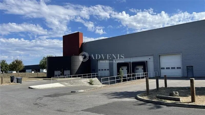 Light Industrial in Lieusaint to rent - Building Photo - Image 2 of 12