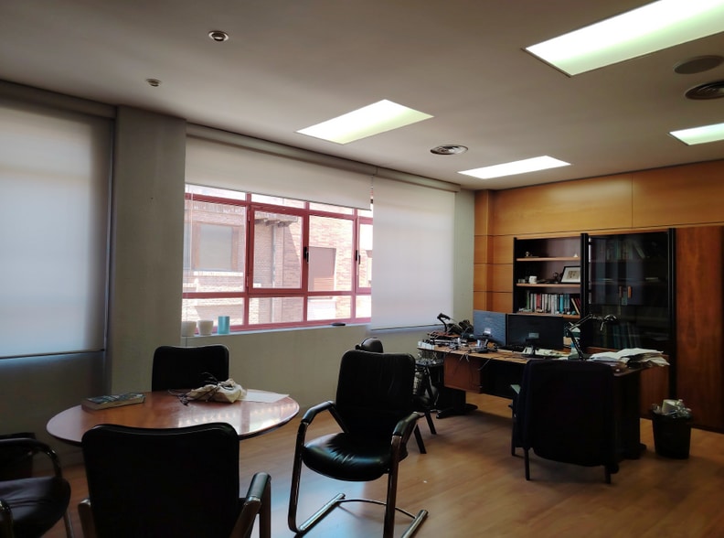 Office in Madrid, Madrid to rent - Interior Photo - Image 1 of 1
