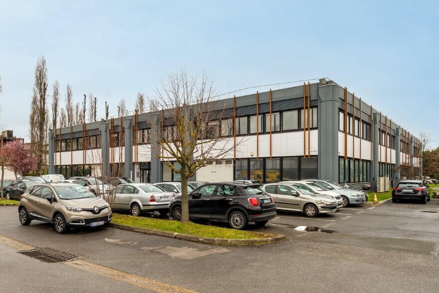 Light Industrial in Gennevilliers to rent - Building Photo - Image 2 of 18
