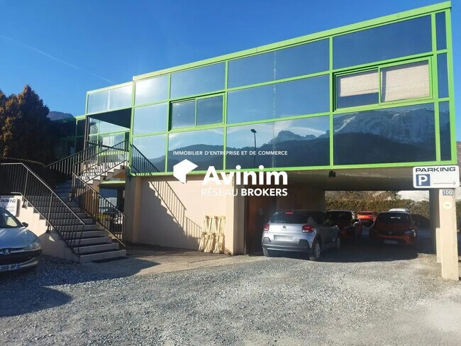 Vente Local d'activités 216 m²