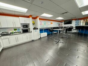 218 Datura St, West Palm Beach, FL to rent Interior Photo- Image 2 of 6