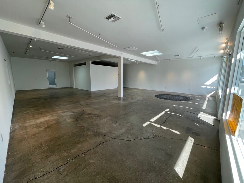 8425 Melrose Ave, West Hollywood, CA for rent - Building Photo - Image 3 of 7