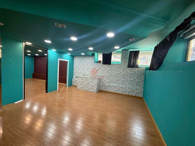 Retail in Cuenca, Cuenca to rent - Interior Photo - Image 2 of 5