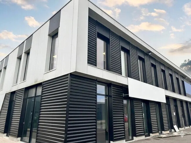 Location Commerce 143 m²