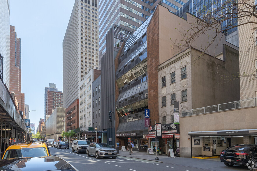 150 E 55th St, New York, NY for sale - Primary Photo - Image 1 of 1