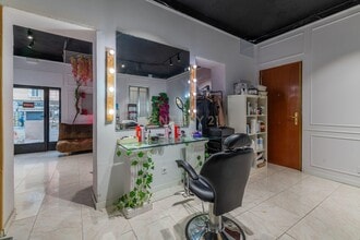 Retail in Madrid, Madrid to rent Interior Photo- Image 2 of 13