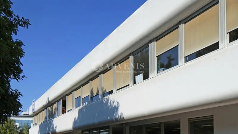 Industrial in Tremblay-en-France to rent - Building Photo - Image 2 of 6