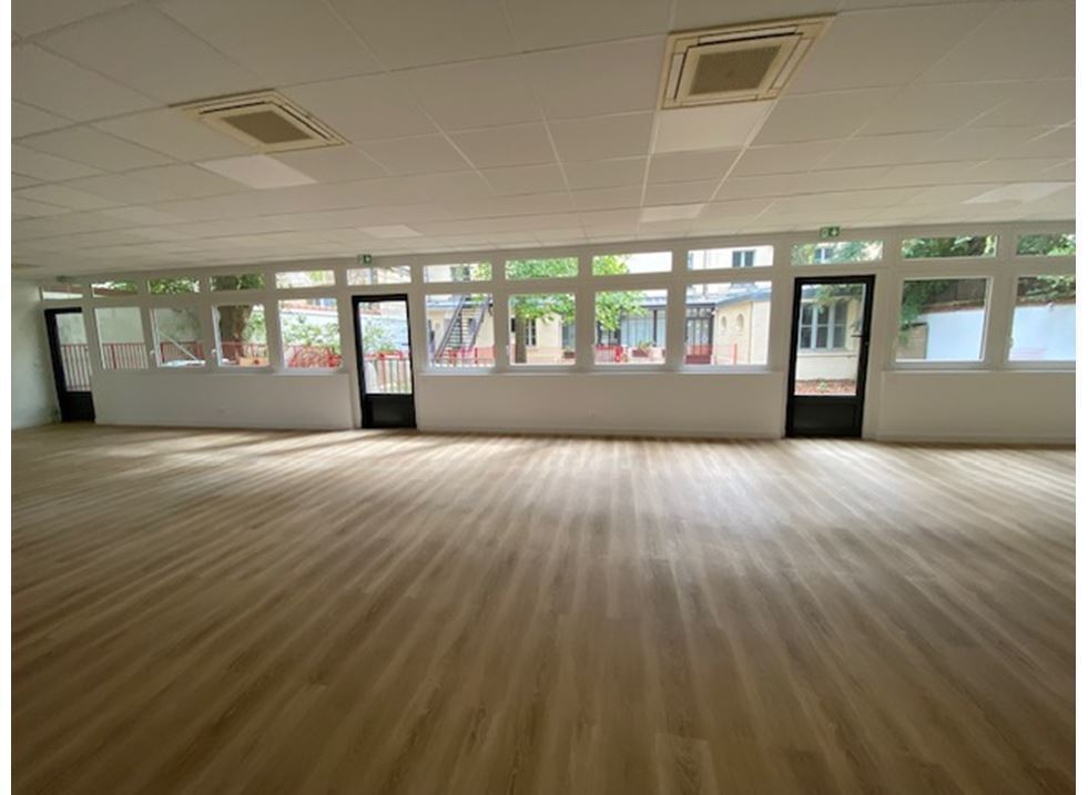 Office in Versailles to rent Interior Photo- Image 1 of 8