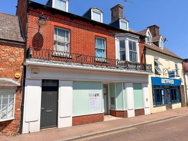 16 High St, Ringwood to rent - Building Photo - Image 1 of 17