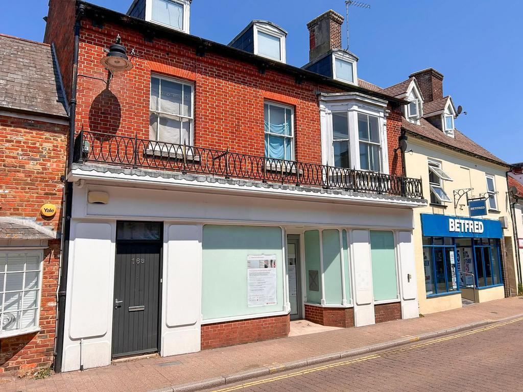 16 High St, Ringwood to rent Building Photo- Image 1 of 18